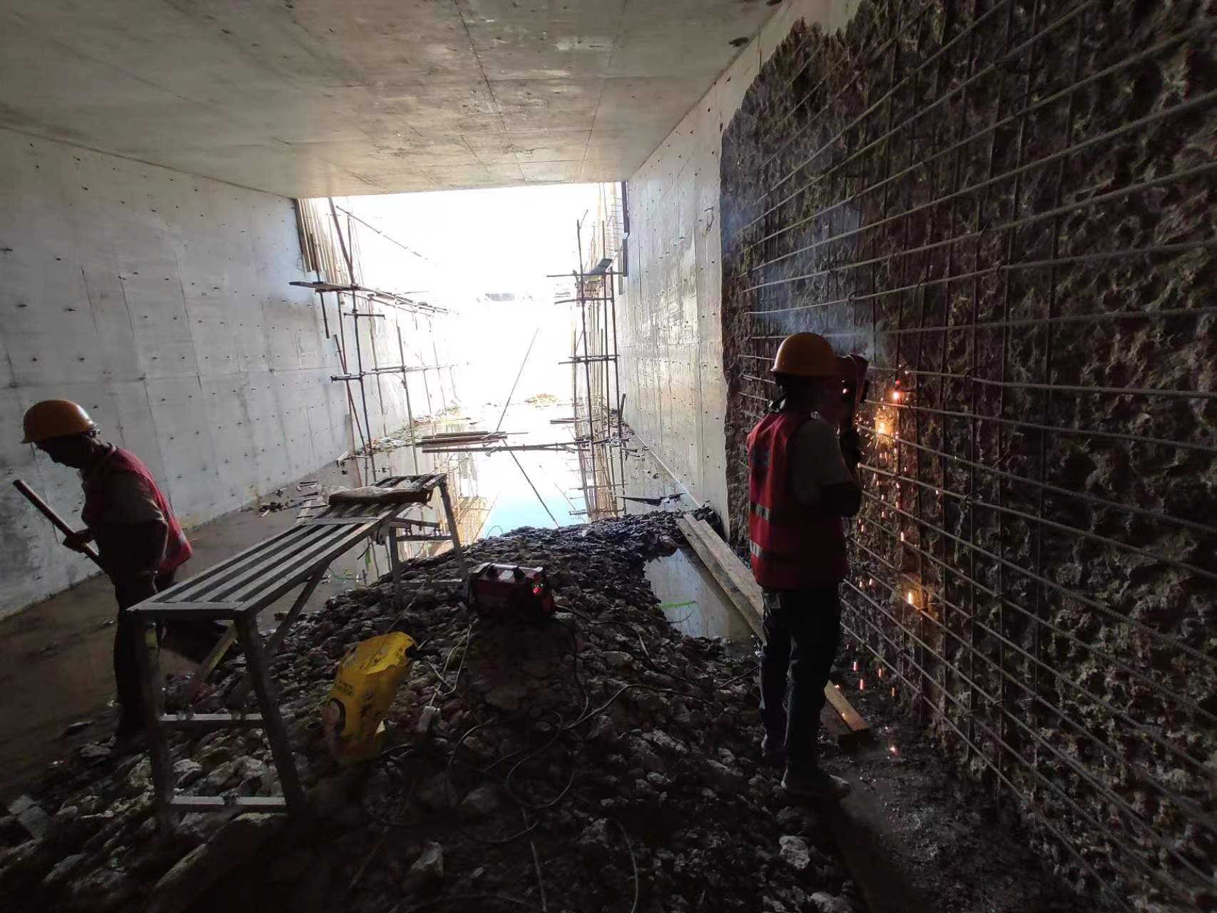 黄州挖断承重墙导致楼体开裂，加固施工方案出炉